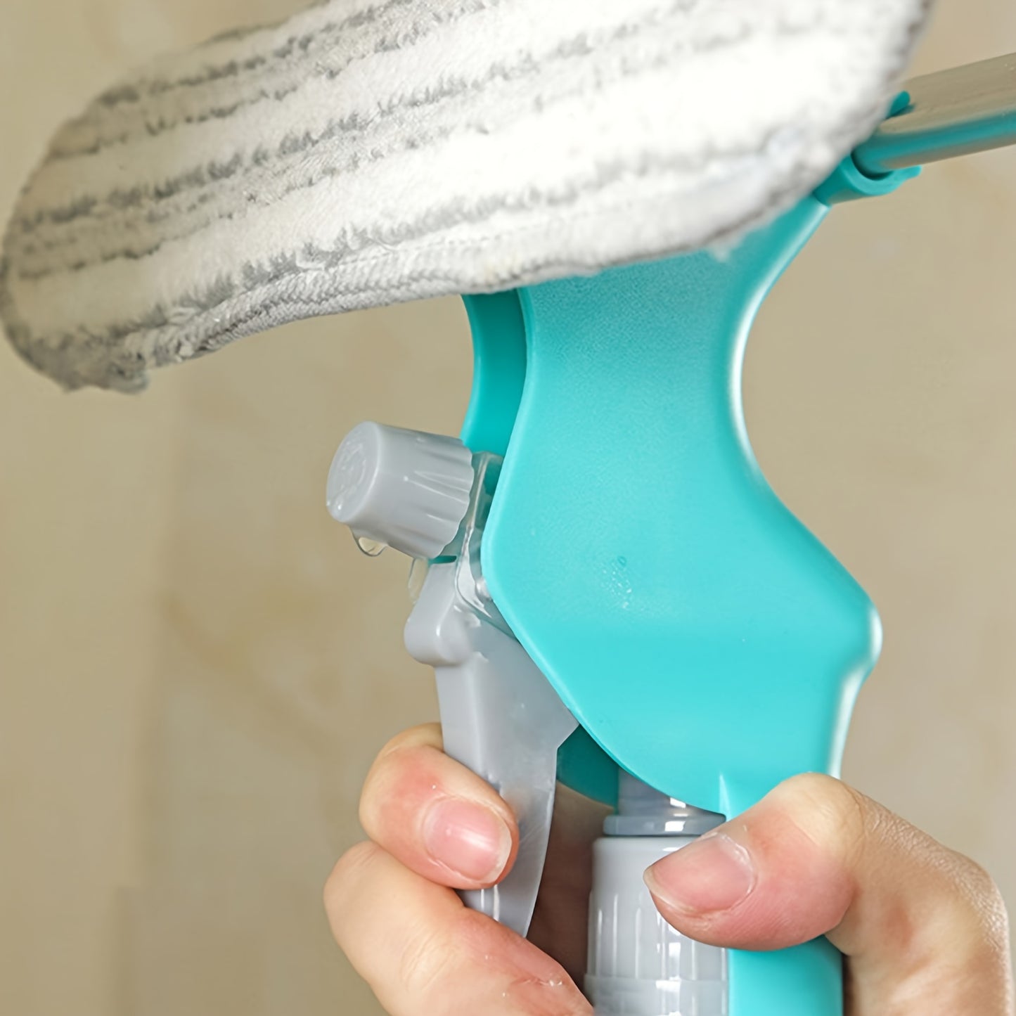 4-in-1 Glass Cleaner Brush – Multipurpose Window & Mirror Cleaning Tool with Spray, Scrub, Wipe & Scrape Functions for Bathroom, Tile & Household Surfaces