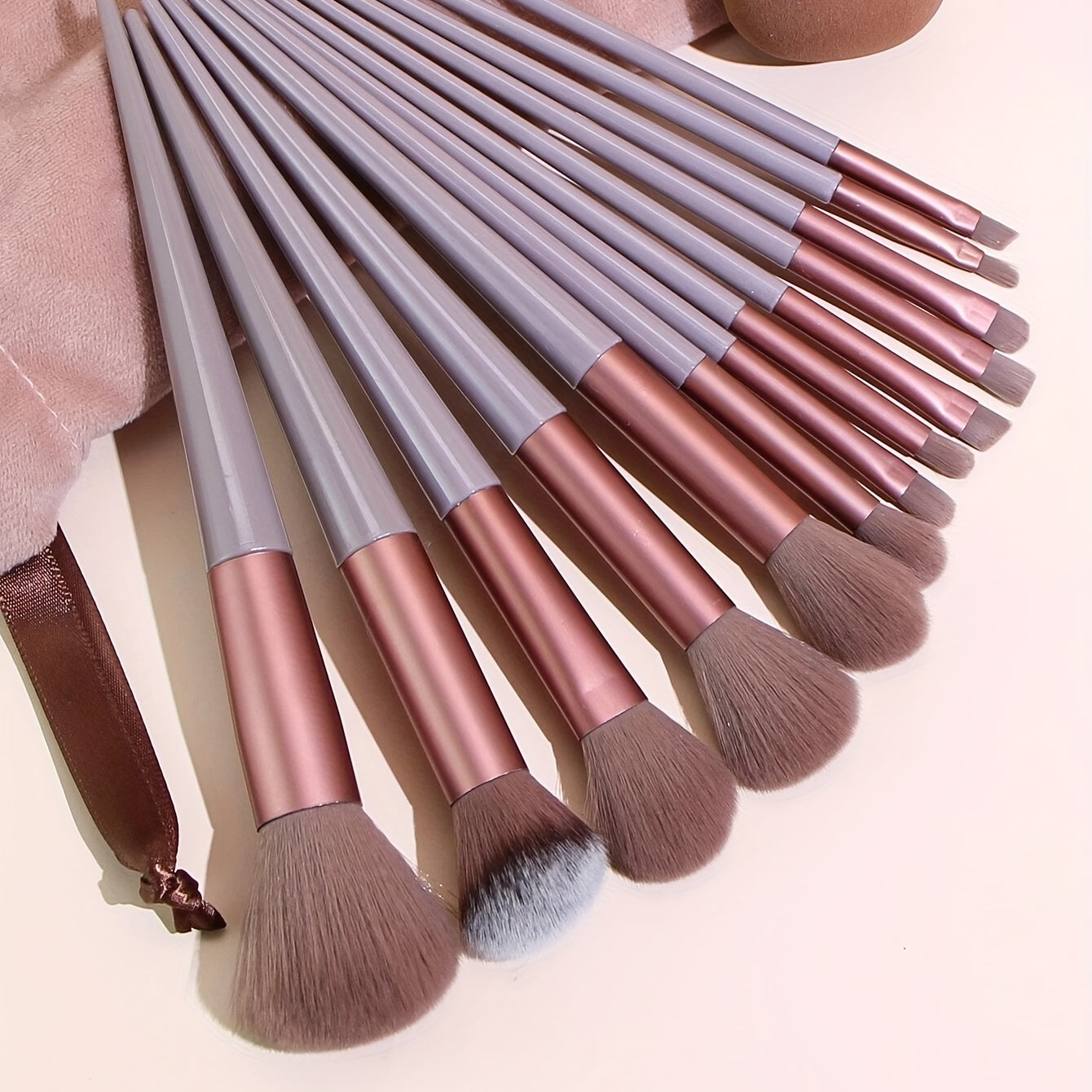 13PCS Soft Fluffy Makeup Brushes Set With Makeup Sponge For Cosmetics Foundation Blush Powder Eyeshadow Kabuki Blending Makeup Brush Beauty Tool