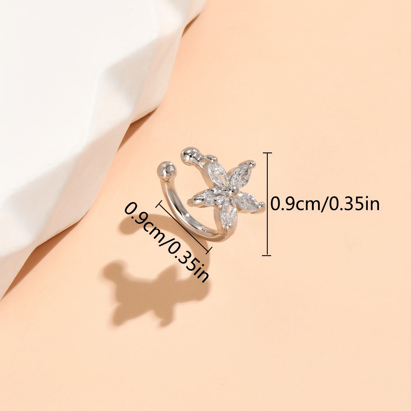 [For Ladies Zirconia Flower Earring] A Delicate And Simple Zirconia Flower Clip-on Earring For Ladies, A Gorgeous Jewelry Accessory.